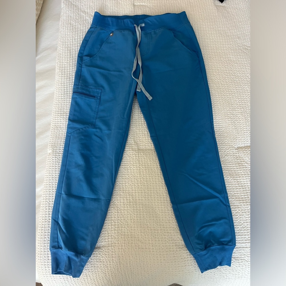 FIGS Capri Blue Zamora Petite Jogger Scrub Pants